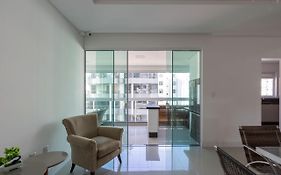Apto a 260m da Meia Praia em condominio de luxo SC